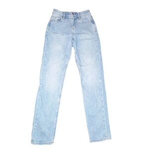 American Eagle Women’s 000 Short Strigid Mom Jean  Light Wash Petite